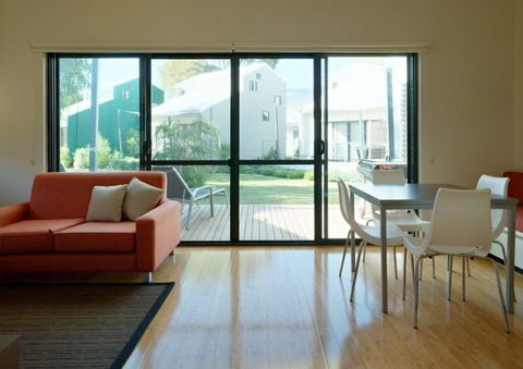 Footprints Preston Beach - Your Accommodation 23