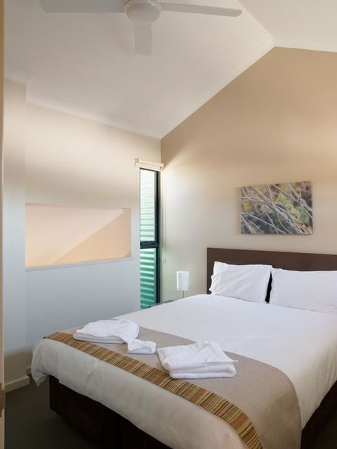 Footprints Preston Beach - Your Accommodation 20