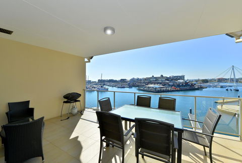 Dolphin Quay Apartments - Your Accommodation 4