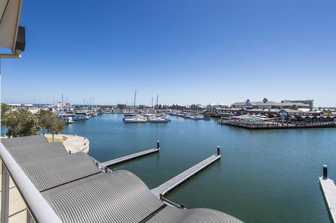 Dolphin Quay Apartments - Your Accommodation 16