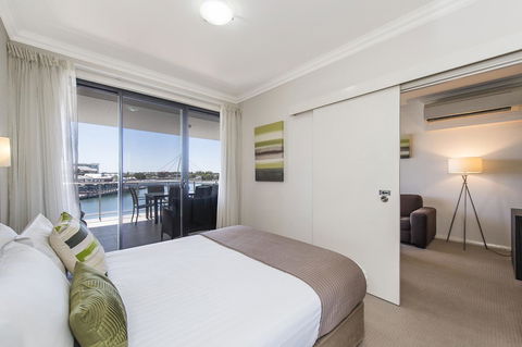 Dolphin Quay Apartments - Your Accommodation 28