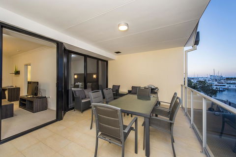 Dolphin Quay Apartments - Your Accommodation 24