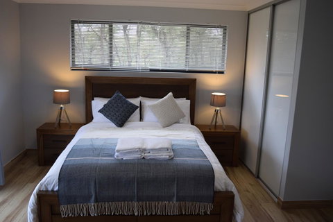 Eagle Bay House - Your Accommodation 11