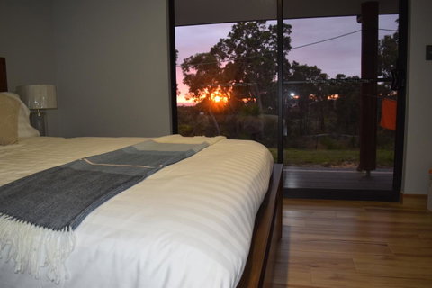 Eagle Bay House - Your Accommodation 9