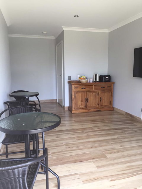 Eagle Bay House - Your Accommodation 14