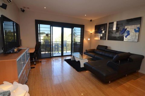 The Arcadia Apartment - Your Accommodation 3