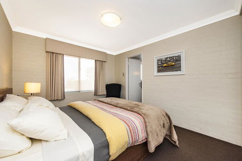 Subiaco Village 18 - Your Accommodation 11