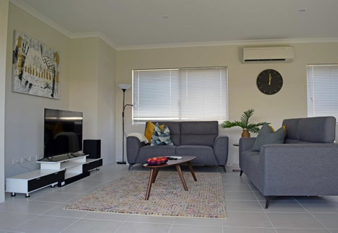 The Kingsleyâ€™s Place â€“ Piara Waters - Your Accommodation 3