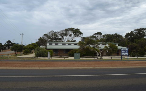 Hopetoun Motel & Chalet Village - Your Accommodation 18