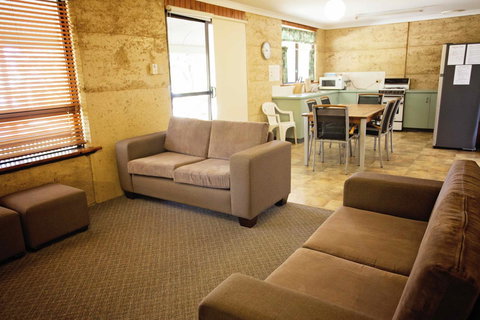 Hopetoun Motel & Chalet Village - Your Accommodation 8