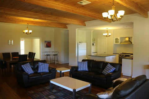 Burton Farmhouse - Your Accommodation 0