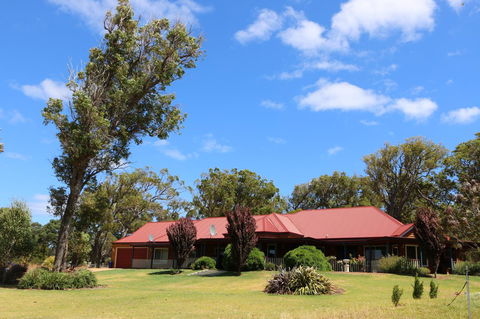 Burton Farmhouse - Your Accommodation 8