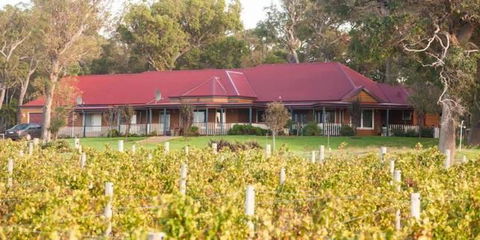 Burton Farmhouse - Your Accommodation 10