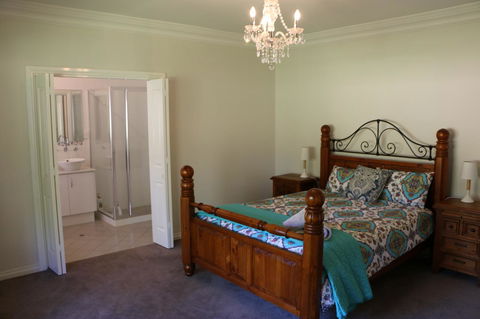 Burton Farmhouse - Your Accommodation 4
