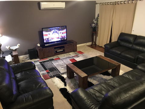 Master Room With Attachd Bath - Your Accommodation 1