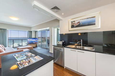 A 406 FANTASTIC OCEAN BEACH And MARINA VIEW APT - MANDURAH - Your Accommodation 18