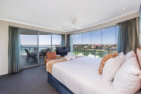 A 406 FANTASTIC OCEAN BEACH And MARINA VIEW APT - MANDURAH - Your Accommodation 13