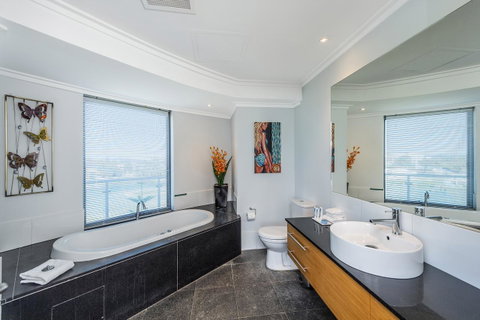 A 406 FANTASTIC OCEAN BEACH And MARINA VIEW APT - MANDURAH - Your Accommodation 14