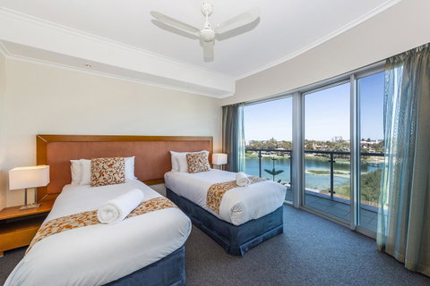 A 406 FANTASTIC OCEAN BEACH And MARINA VIEW APT - MANDURAH - Your Accommodation 17