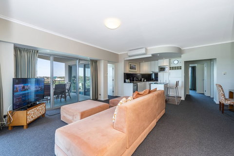 A 406 FANTASTIC OCEAN BEACH And MARINA VIEW APT - MANDURAH - Your Accommodation 22