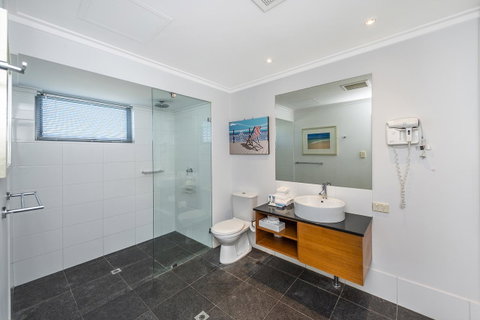A 406 FANTASTIC OCEAN BEACH And MARINA VIEW APT - MANDURAH - Your Accommodation 16