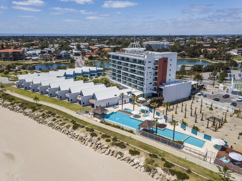 A 406 FANTASTIC OCEAN BEACH And MARINA VIEW APT - MANDURAH - Your Accommodation 7