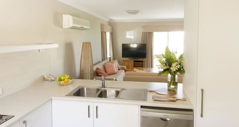 The Marina Hotel - Mindarie - Your Accommodation 24