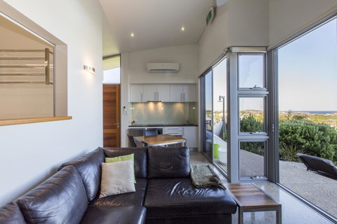 Aquatic Visions - Your Accommodation 10