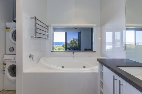 Aquatic Visions - Your Accommodation 7