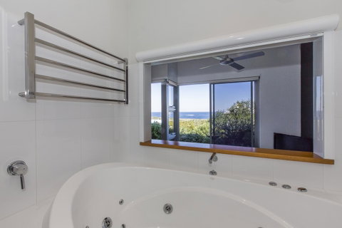 Aquatic Visions - Your Accommodation 5