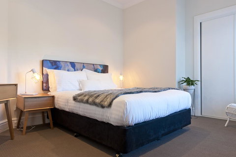 On The Beach Waterfront Apartment - Your Accommodation 9