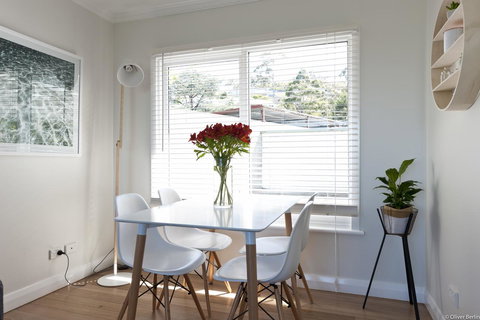 On The Beach Waterfront Apartment - Your Accommodation 4