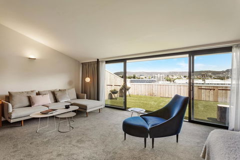 MACq 01 Hotel - Your Accommodation 24