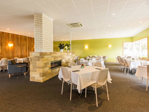 Riverfront Motel & Villas - Your Accommodation 24