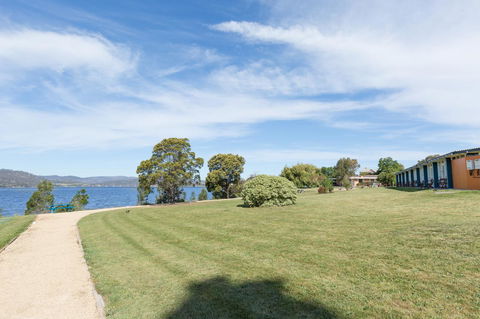 Riverfront Motel & Villas - Your Accommodation 3