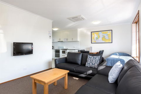 Riverfront Motel & Villas - Your Accommodation 17