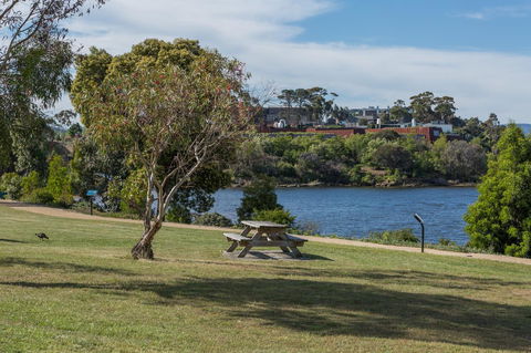 Riverfront Motel & Villas - Your Accommodation 35