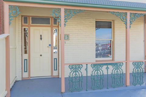 4 Bedroom House - Hobart CBD - Free Parking - Free WIFI - Your Accommodation 25