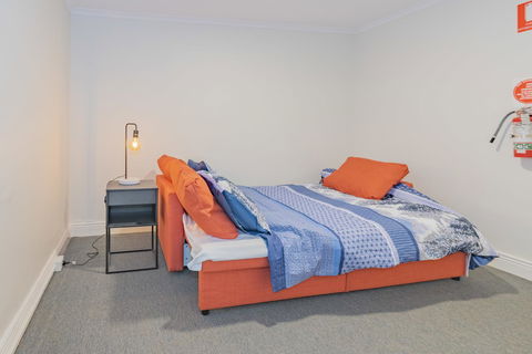 4 Bedroom House - Hobart CBD - Free Parking - Free WIFI - Your Accommodation 18