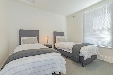 4 Bedroom House - Hobart CBD - Free Parking - Free WIFI - Your Accommodation 23