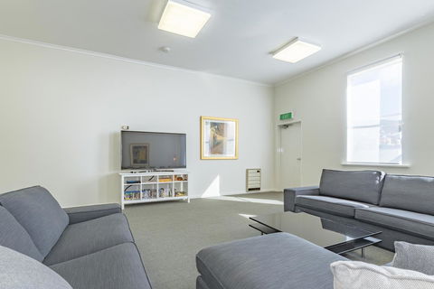 4 Bedroom House - Hobart CBD - Free Parking - Free WIFI - Your Accommodation 20