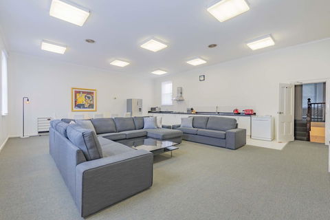 4 Bedroom House - Hobart CBD - Free Parking - Free WIFI - Your Accommodation 17