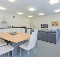 4 Bedroom House - Hobart CBD - Free Parking - Your Accommodation