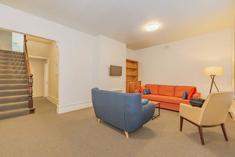 4 Bedroom House - Hobart CBD - Free Parking - Free WIFI - Your Accommodation 6