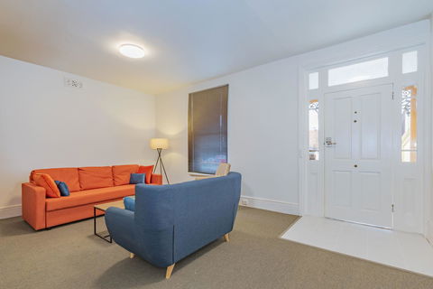 4 Bedroom House - Hobart CBD - Free Parking - Free WIFI - Your Accommodation 10