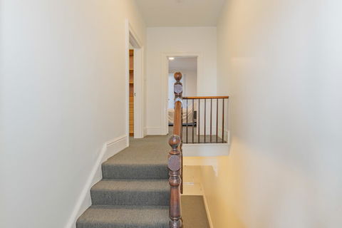 4 Bedroom House - Hobart CBD - Free Parking - Free WIFI - Your Accommodation 19