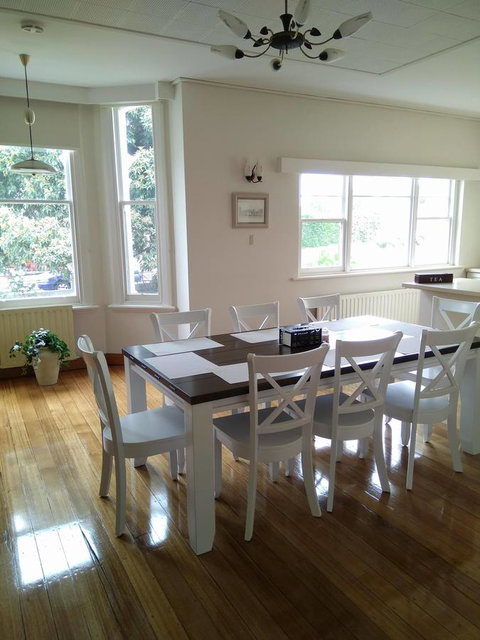 Riverbank Villa - Your Accommodation 15