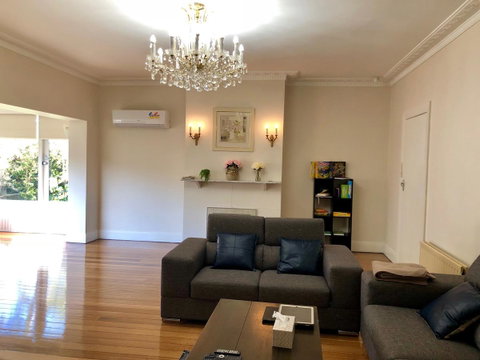 Riverbank Villa - Your Accommodation 3