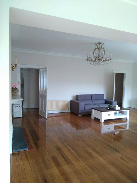 Riverbank Villa - Your Accommodation 18