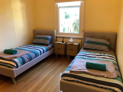 Riverbank Villa - Your Accommodation 2